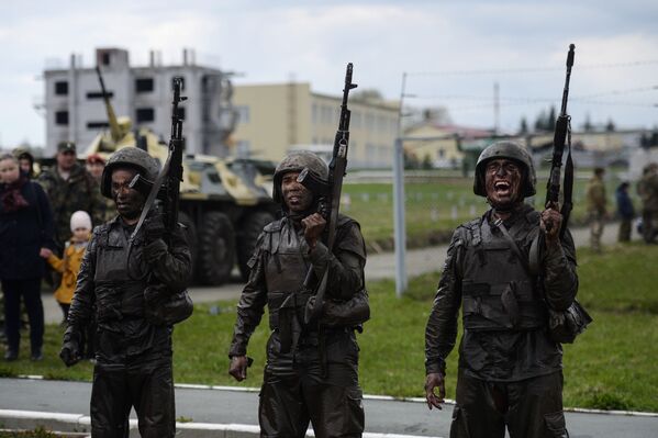 Así compiten los militares rusos por ganarse el honor de lucir la boina roja - Sputnik Mundo