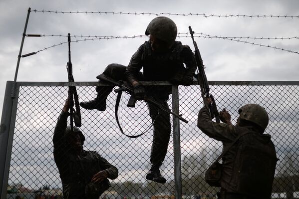 Así compiten los militares rusos por ganarse el honor de lucir la boina roja - Sputnik Mundo
