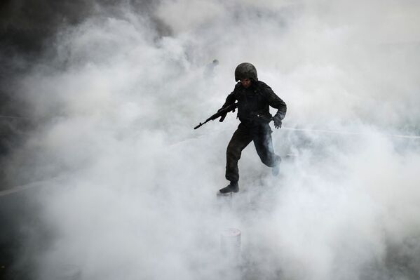 Así compiten los militares rusos por ganarse el honor de lucir la boina roja - Sputnik Mundo