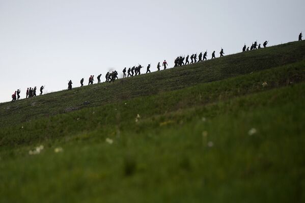 Así compiten los militares rusos por ganarse el honor de lucir la boina roja - Sputnik Mundo