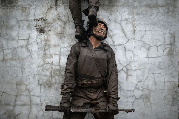 Así compiten los militares rusos por ganarse el honor de lucir la boina roja - Sputnik Mundo