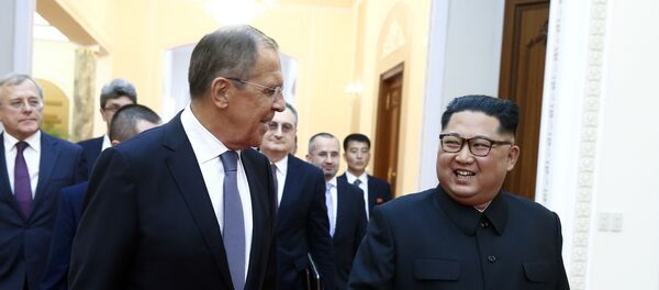 Reunión entre el ministro de Asuntos Exteriores de Rusia, Serguéi Lavrov, y el líder de Corea del Norte, Kim Jong-un Reunión entre el ministro de Asuntos Exteriores de Rusia, Serguéi Lavrov, y el líder de Corea del Norte, Kim Jong-un - Sputnik Mundo