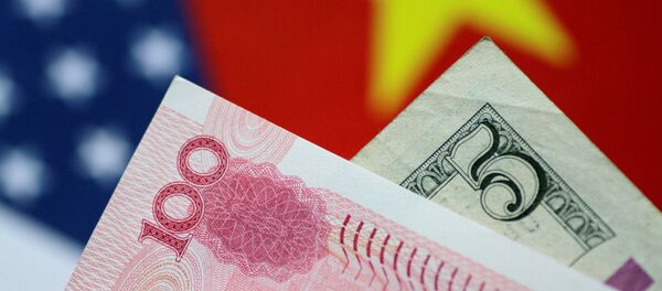 Yuanes y dólares - Sputnik Mundo
