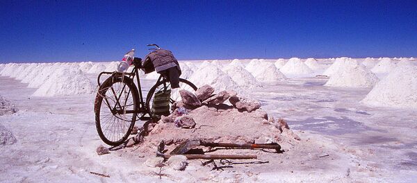 Bicicleta en el salar de Uyuni - Sputnik Mundo