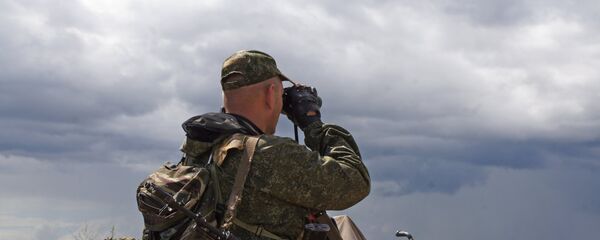 Un militar en Donbás (archivo) Un militar en Donbás (archivo) - Sputnik Mundo