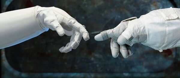 Las manos de dos astronautas - Sputnik Mundo