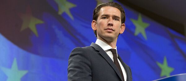 Canciller de Austria, Sebastian Kurz, y la bandera de la UE - Sputnik Mundo