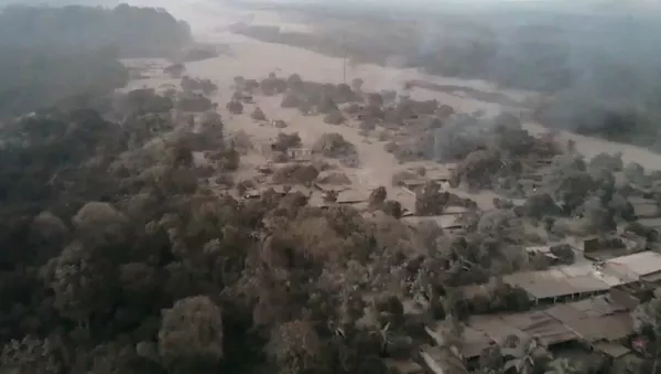 El devastador volcán de Fuego que arrasa todo a su paso en Guatemala
