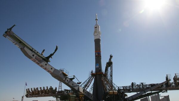 El cohete portador Soyuz-FG, destinado para llevar la misión 56/57 a la EEI, en la plataforma de lanzamiento de Baikonur El cohete portador Soyuz-FG, destinado para llevar la misión 56/57 a la EEI, en la plataforma de lanzamiento de Baikonur - Sputnik Mundo