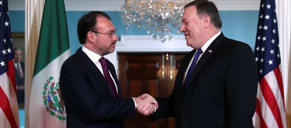 Luis Videgaray, el canciller de México y Michael Pompeo, el secretario de Estado de EEUU Luis Videgaray, el canciller de México y Michael Pompeo, el secretario de Estado de EEUU - Sputnik Mundo