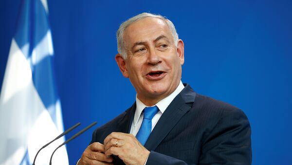 Benjamin Netanyahu durante su visita a Berlín - Sputnik Mundo