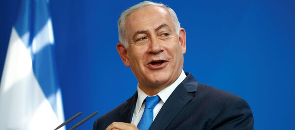 Benjamin Netanyahu durante su visita a Berlín - Sputnik Mundo