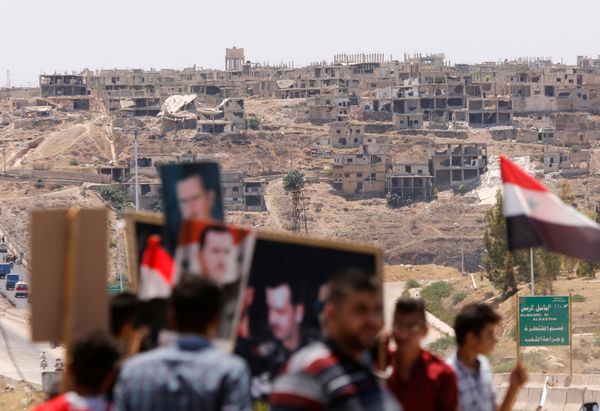 La gente saluda la reapertura de la carretera Homs-Hama en Siria La gente saluda la reapertura de la carretera Homs-Hama en Siria - Sputnik Mundo