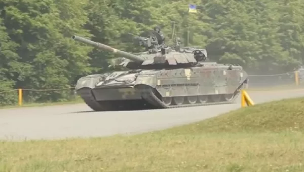 Un vehículo blindado ucraniano T-84 Oplot - Sputnik Mundo