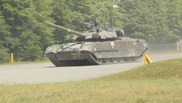 Un vehículo blindado ucraniano T-84 Oplot - Sputnik Mundo