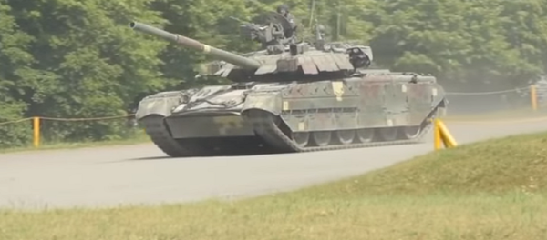 Un vehículo blindado ucraniano T-84 Oplot Un vehículo blindado ucraniano T-84 Oplot - Sputnik Mundo