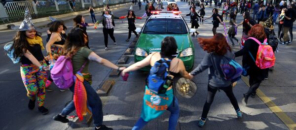 Marcha con demandas feministas en Chile - Sputnik Mundo