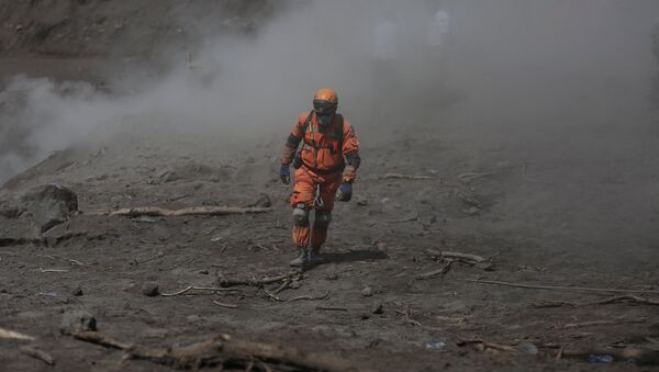 Las consequencias de la erupción del volcán de Fuego en Guatemala - Sputnik Mundo