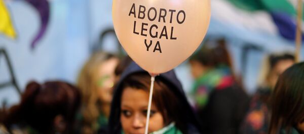 Manifestación a favor del aborto en Argentina - Sputnik Mundo