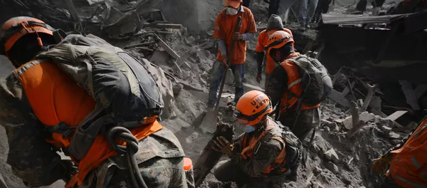 Soldiers search for remains at an area affected by the eruption of the Fuego volcano at El Rodeo in Escuintla, Guatemala Soldiers search for remains at an area affected by the eruption of the Fuego volcano at El Rodeo in Escuintla, Guatemala - Sputnik Mundo