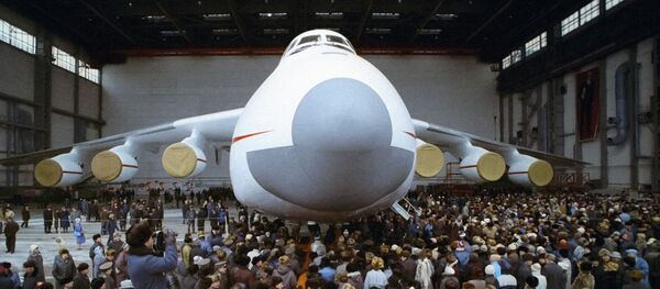 Antonov An-225, el avión más grande del mundo (archivo) - Sputnik Mundo