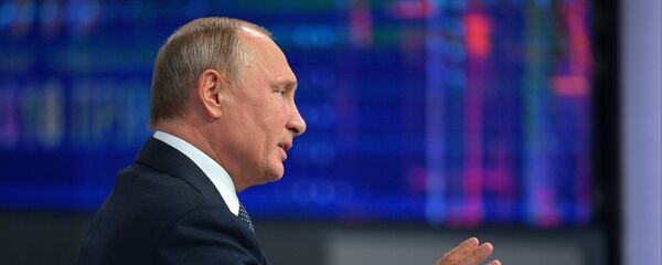 La 16 'Línea directa' con Vladímir Putin (archivo) - Sputnik Mundo