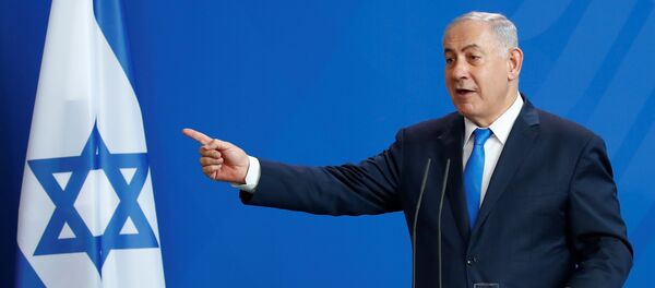 Benjamin Netanyahu durante su visita a Berlín - Sputnik Mundo
