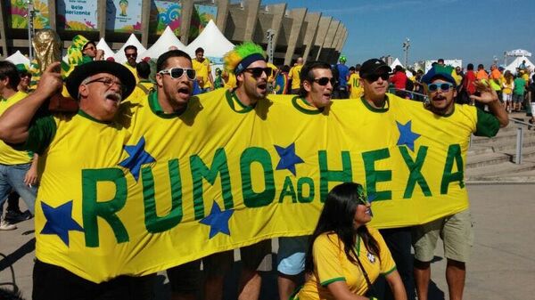 El grupo de hinchas brasileños Gaúchos na Copa El grupo de hinchas brasileños Gaúchos na Copa - Sputnik Mundo