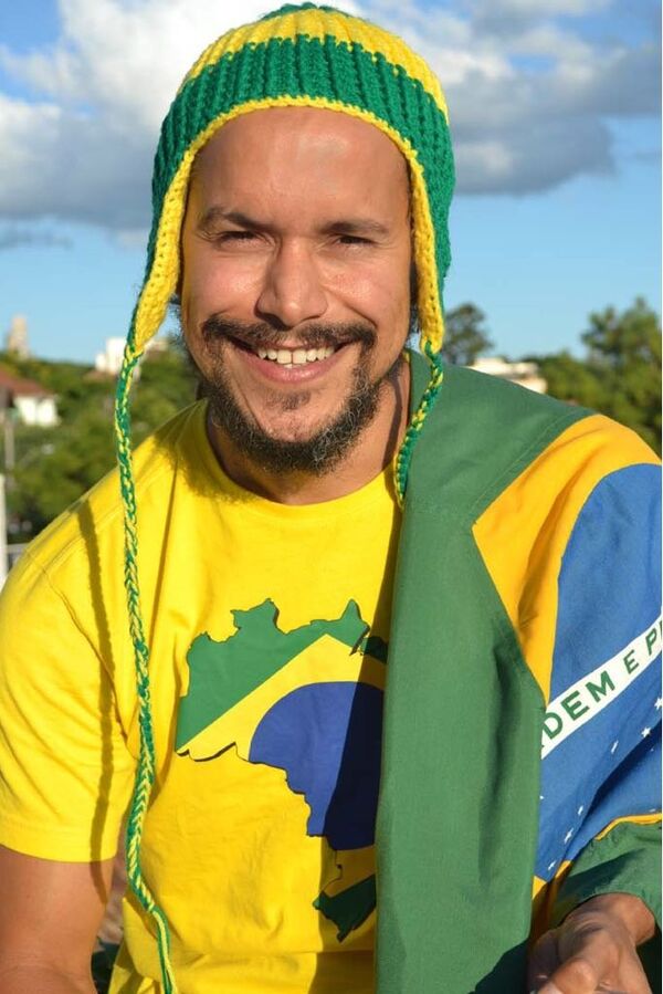 Frank Fernandes, hijo de Clovis Fernandes, el célebre hincha brasileño conocido como Gaúcho da Copa Frank Fernandes, hijo de Clovis Fernandes, el célebre hincha brasileño conocido como Gaúcho da Copa - Sputnik Mundo
