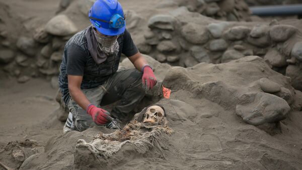 El sacrificio de niños más grande: nuevos hallazgos arqueológicos de la cultura Chimú en Perú - Sputnik Mundo