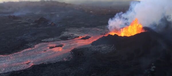 Dramáticas imágenes: así quedó Hawái tras la erupción del volcán Kilauea Dramáticas imágenes: así quedó Hawái tras la erupción del volcán Kilauea - Sputnik Mundo