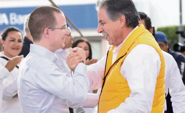 El candidato presidencial, Ricardo Anaya junto al fundador del PRD, Jesús Ortega El candidato presidencial, Ricardo Anaya junto al fundador del PRD, Jesús Ortega - Sputnik Mundo