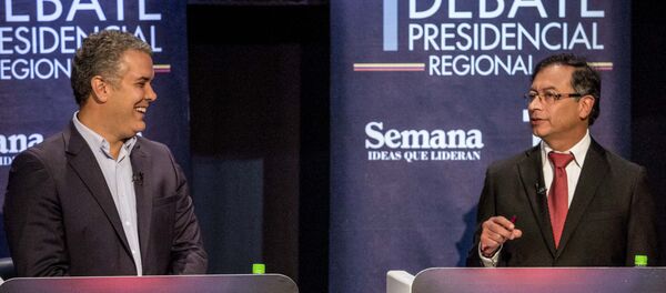 Gustavo Petro junto a Iván Duque, candidatos a la presidencia de Colombia Gustavo Petro junto a Iván Duque, candidatos a la presidencia de Colombia - Sputnik Mundo