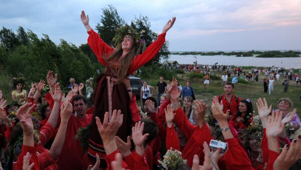 La fiesta de Iván Kupala, o solsticio de verano - Sputnik Mundo