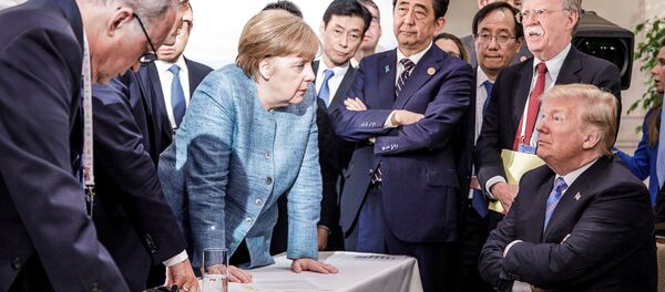 La canciller alemana, Angela Merkel, y el presidente estadounidense, Donald Trump, así como otros líderes mundiales participantes de la cumbre del G7 - Sputnik Mundo