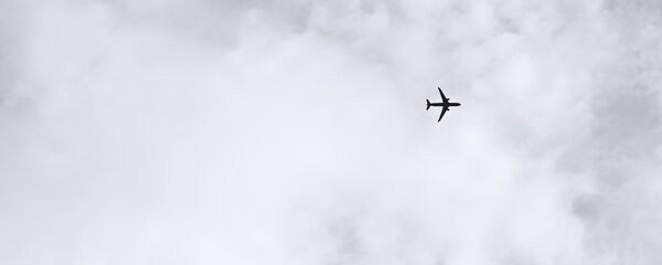 Avión en el cielo (imagen ilustrativa) - Sputnik Mundo