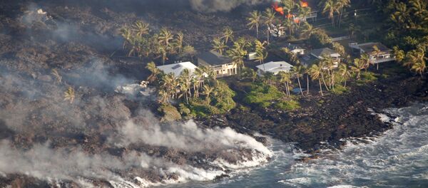 Lava surgida tras la erupción del volcán Kilauea en Hawái Lava surgida tras la erupción del volcán Kilauea en Hawái - Sputnik Mundo