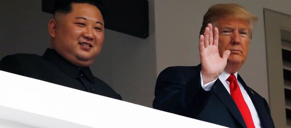 El líder norcoreano Kim Jong-un y el presidente de EEUU, Donald Trump - Sputnik Mundo