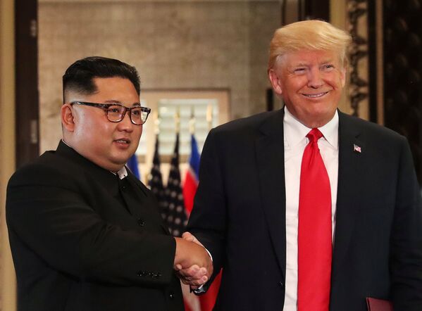 Los momentos más memorables de la histórica cumbre entre Trump y Kim - Sputnik Mundo