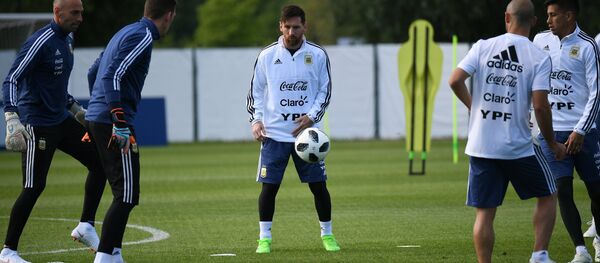 La selección argentina lleva a cabo un entrenamiento abierto en su base de concentración en Brónnitsi (archivo) La selección argentina lleva a cabo un entrenamiento abierto en su base de concentración en Brónnitsi (archivo) - Sputnik Mundo