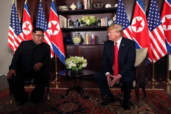 Los momentos más memorables de la histórica cumbre entre Trump y Kim - Sputnik Mundo