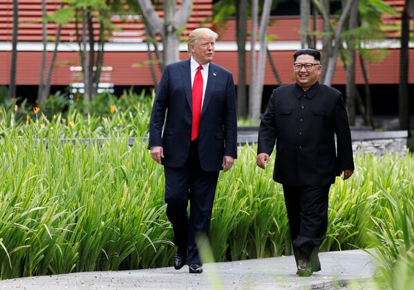 Los momentos más memorables de la histórica cumbre entre Trump y Kim - Sputnik Mundo