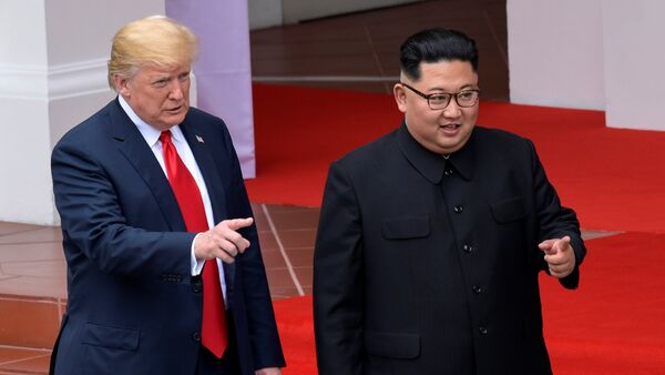 El líder norcoreano, Kim Jong-un, y el presidente de EEUU, Donald Trump - Sputnik Mundo