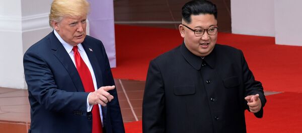 El líder norcoreano, Kim Jong-un, y el presidente de EEUU, Donald Trump - Sputnik Mundo