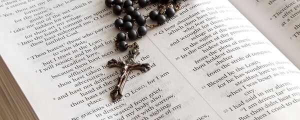 Rosario y la Biblia - Sputnik Mundo