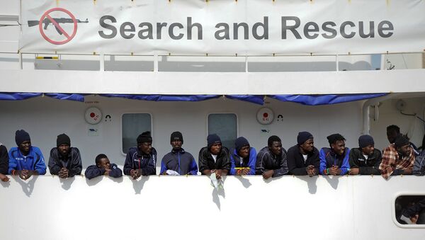 Migrantes en el barco de rescate Aquarius - Sputnik Mundo