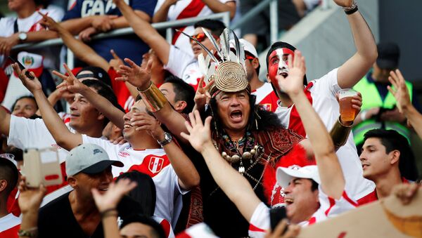 Hinchas de Perú - Sputnik Mundo