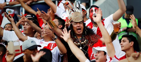 Hinchas de Perú - Sputnik Mundo