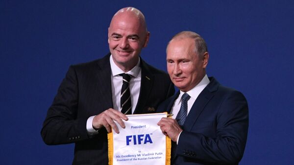 El presidente de la FIFA, Gianni Infantino, y el presidente de Rusia, Vladímir Putin - Sputnik Mundo