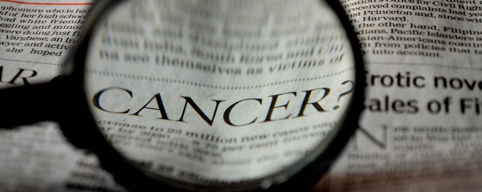 Un título de un periódico con la palabra 'Cáncer' (imagen referencial) - Sputnik Mundo, 1920, 12.01.2022